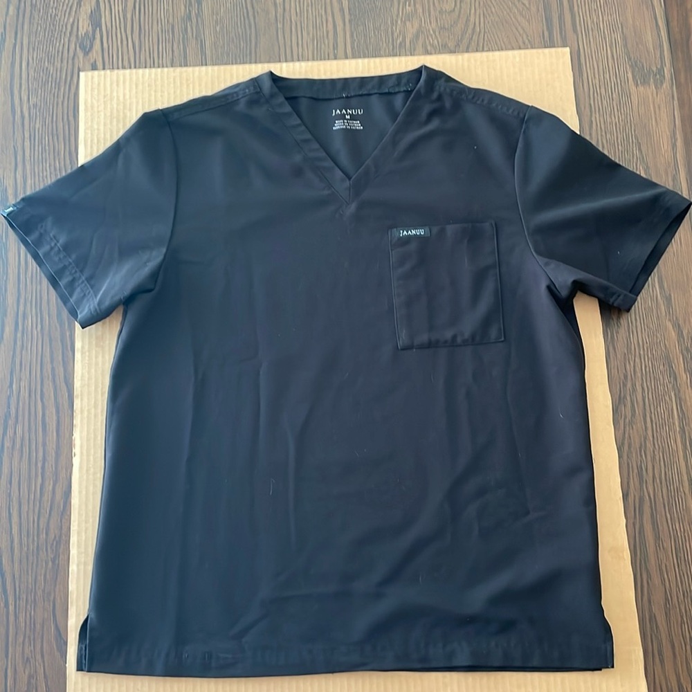 Jaanuu mens scrub set in black